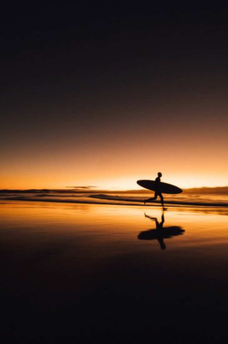 Surf The Horizon / Byron Bay, New South Wales, Australia