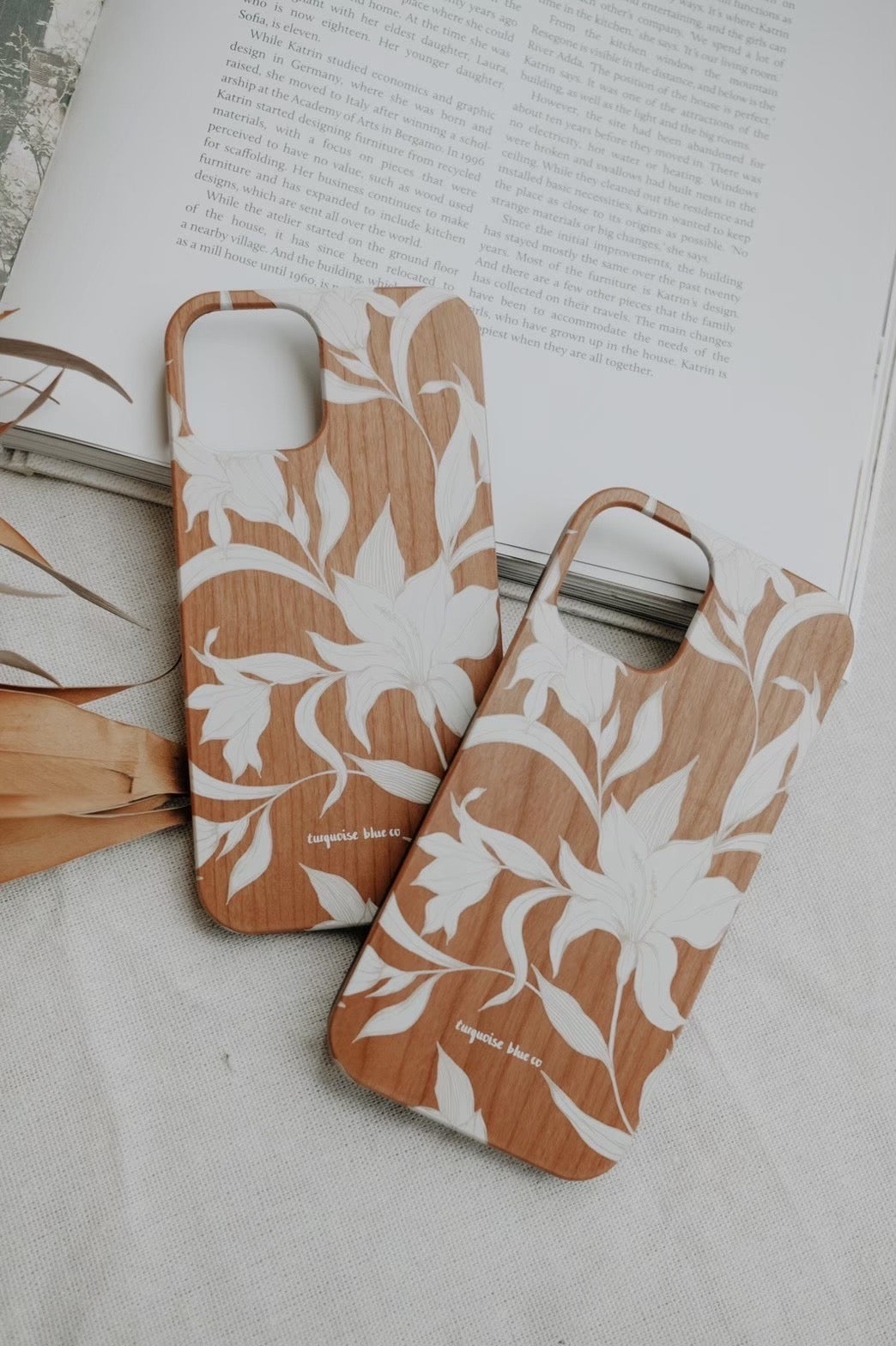 【 iPhone 14,iPhone 14 Plus, iPhone 14 Pro, iPhone 14 Pro Max対応 】"LILY & THE FOLK" iPhone wood cover