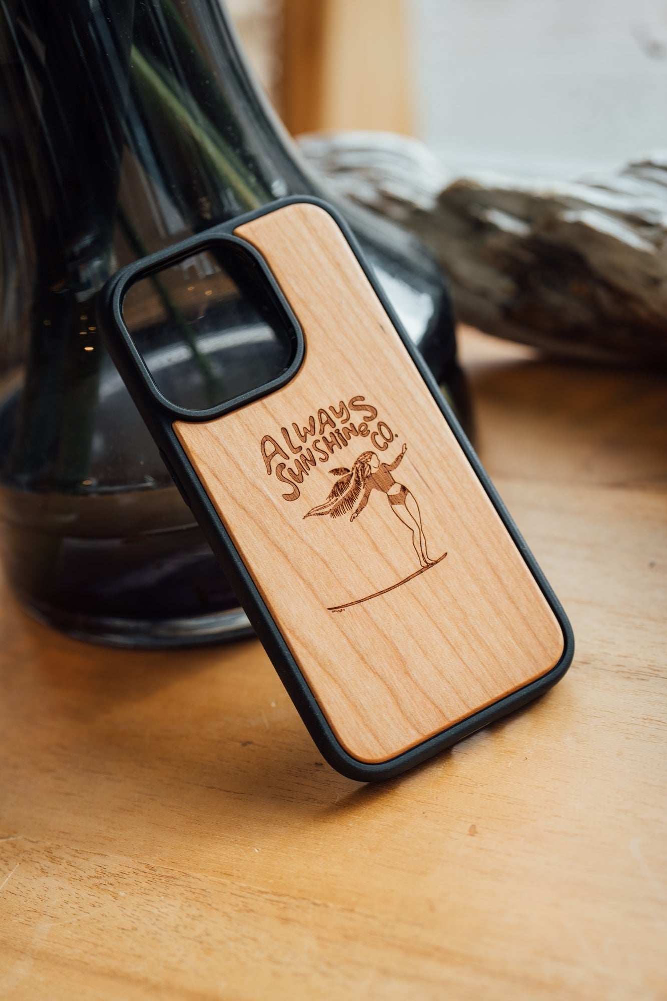 【iPhone 14, iPhone 14 Plus, iPhone 14 Pro, iPhone 14 Pro Max対応】Salty Hair Don't Care Logo Wood iPhone Cover